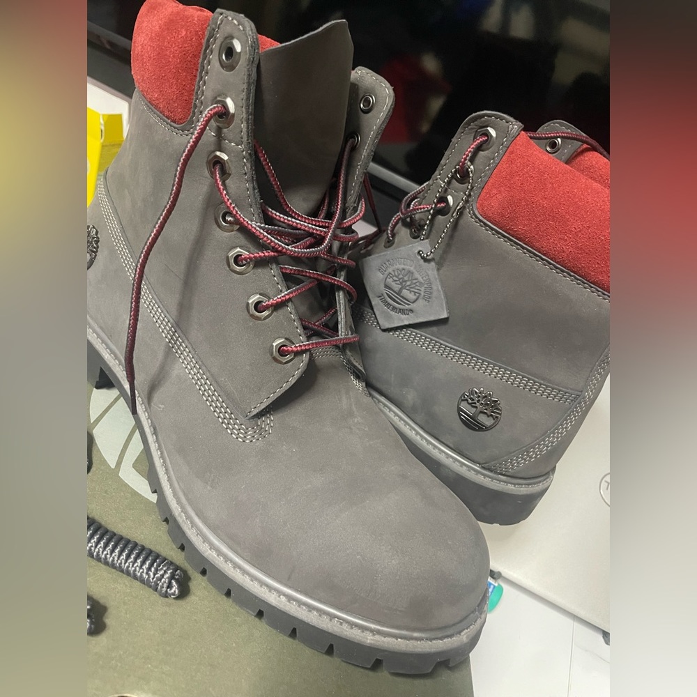 Timberland Boots Waterproof 11.5 - Like New. Comes w/ set of extra grey laces.